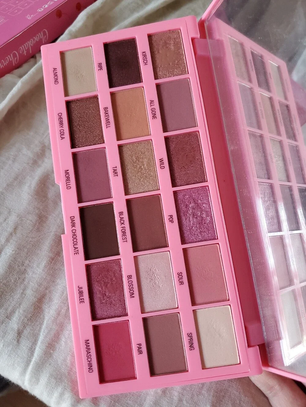 I Heart Revolution Chocolate Cherry Palette